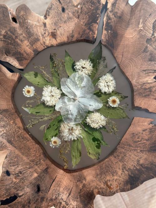 В наличии!   Журнальный стол из дерева Граб и эпоксидной смолы с уникальным дизайном. 01