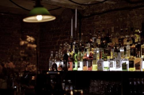 Европейский бар, подобно старым тихим улочкам открылся в Перми, над оформлением которого, работала студия Allartsdesign. 08