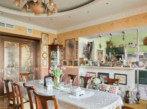 Московское жильё певицы находится в ксеньинском переулке, в престижном районе столицы. 02