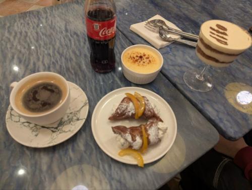 Неделю назад был в кофейне Collision я был на лекции по истории России. 02 Неделю назад был в кофейне Collision я был на лекции по истории России. 02