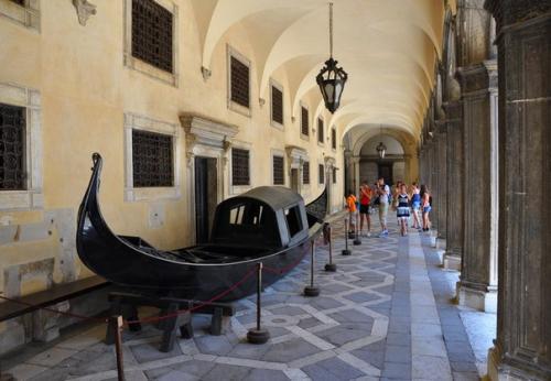 Я тебя в МУЗЕЙ поведу. 03