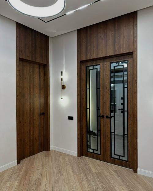 Двери коллекции микс и флеш в цвете ПВХ - покрытия кедр в интерьере покупателя. 
