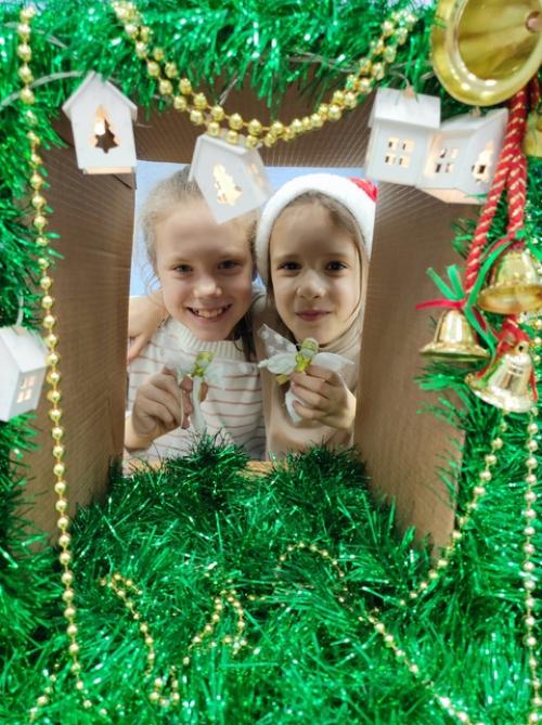 Рождественский ангел. Рождественский ангел - популярное праздничное украшение, традиционно размещаемое на самой верхушке рождественской елки. 05