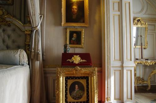 Замок ментенон (фр.  Ch? 03