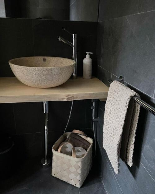 Немного финской деревянной эстетики в интерьере просторного дома с панорамными окнами. 08