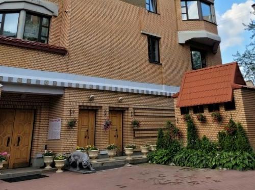 Московское жильё певицы находится в ксеньинском переулке, в престижном районе столицы. 03