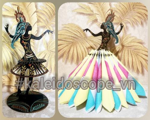 Салфетницы в образе элегантных дам отлично впишутся в интерьер любой кухни! 03