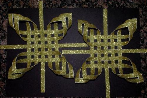 Объемная снежинка - верхушка на елку из красивых лент? 04