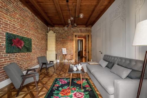 Дизайн интерьера просторной гостиной из той же квартиры, спальню которой я публиковал постом ранее. 02