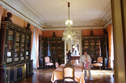 Замок ментенон (фр.  Ch? 07