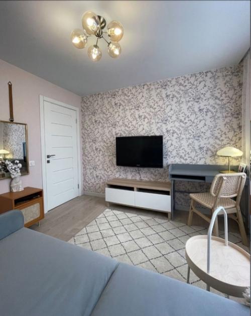 Очень уютный вариант ремонта в небольшой гостиной комнате. 05