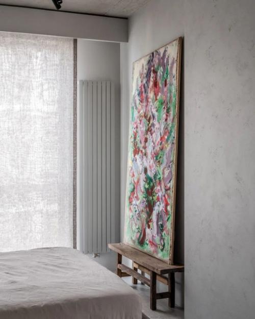 Интерьер в стиле минимализм с ванной в спальне. 07