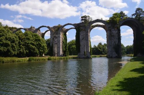 Замок ментенон (фр.  Ch? 01