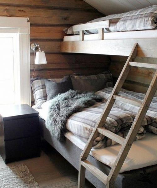 Удачные идеи обустройства спального места на мансарде. 04