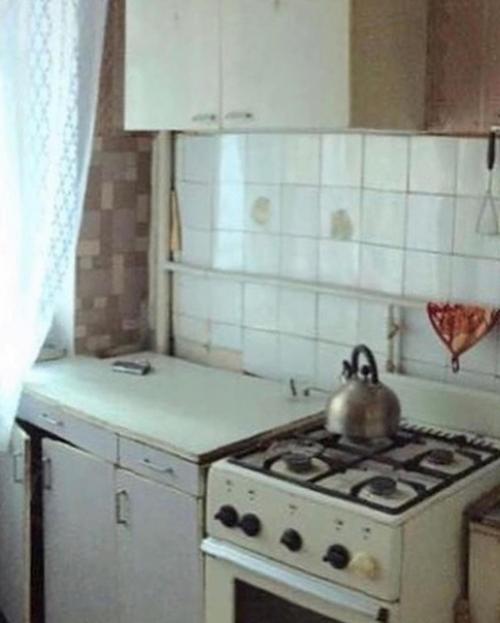 Хорошая функциональная кухня получилась. 03