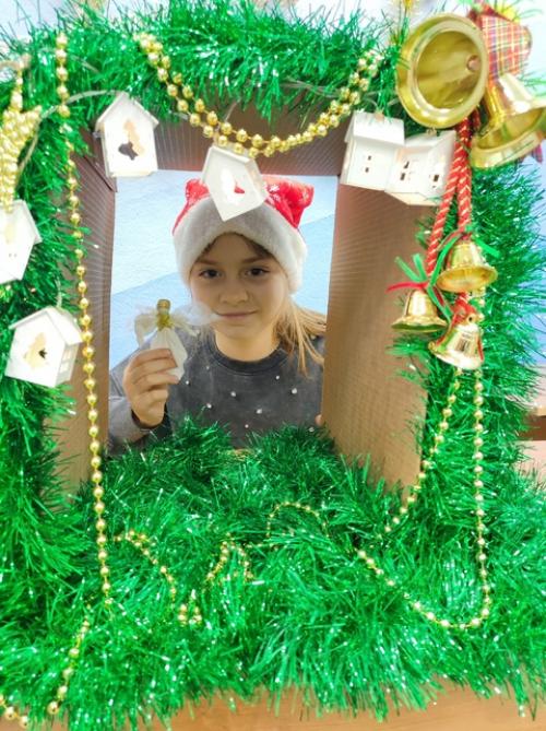 Рождественский ангел. Рождественский ангел - популярное праздничное украшение, традиционно размещаемое на самой верхушке рождественской елки. 06