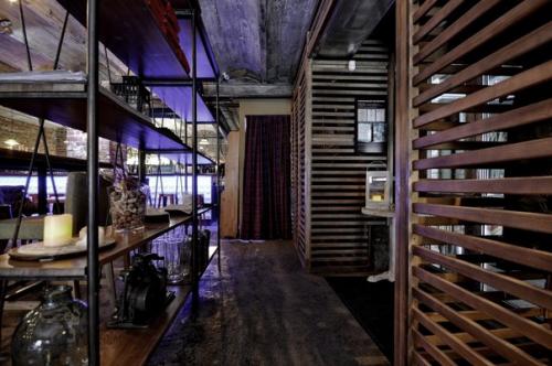 Европейский бар, подобно старым тихим улочкам открылся в Перми, над оформлением которого, работала студия Allartsdesign. 04