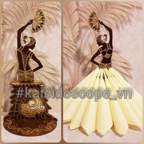 Салфетницы в образе элегантных дам отлично впишутся в интерьер любой кухни! 02