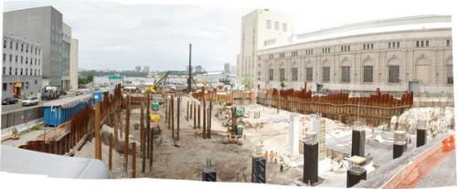 Небоскрёб Via 57 West (архитектурное бюро BIG) ознаменовал появление новой типологии высотных зданий на манхэттене: Courtscraper (от англ. 01