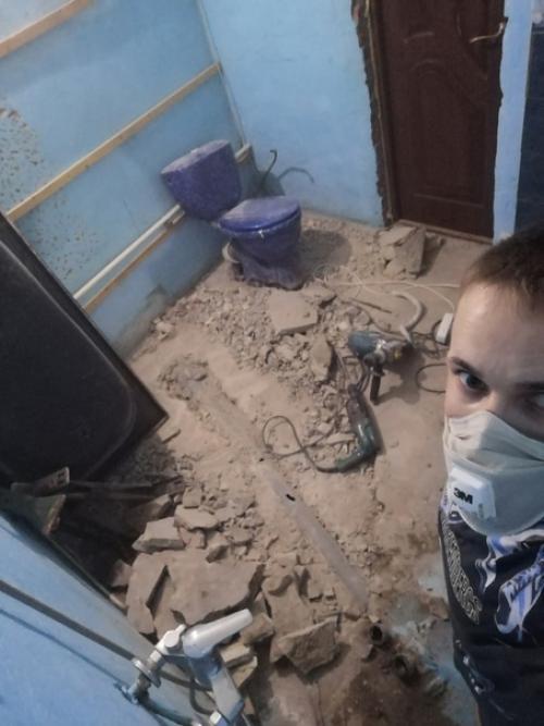 Достался мне старенький домик, пришлось нелегко, но я справился. 02