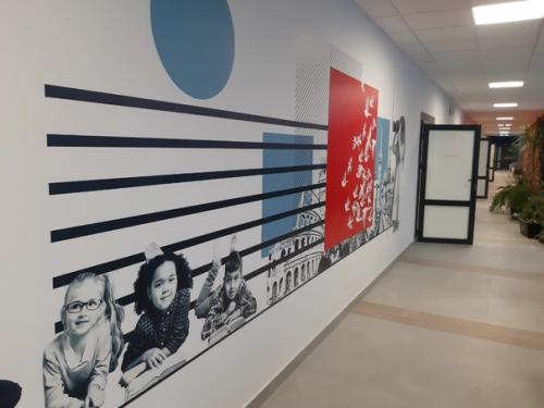 Школьное образование становится более разнонаправленным, что непосредственно отражается на внешнем виде и внутреннем устройстве школ. 06