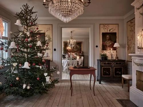 Посетив дом семьи стольнерт в вестерлезе, Швеция, вы окунетесь в атмосферу старинной усадьбы.  