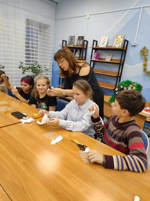 Рождественский ангел. Рождественский ангел - популярное праздничное украшение, традиционно размещаемое на самой верхушке рождественской елки. 03