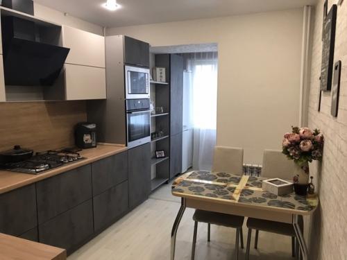 Моя кухня.  Всё мне нравится, только стена выглядит пустой. 01