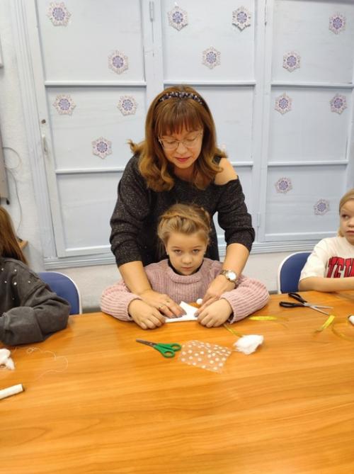 Рождественский ангел. Рождественский ангел - популярное праздничное украшение, традиционно размещаемое на самой верхушке рождественской елки. 02