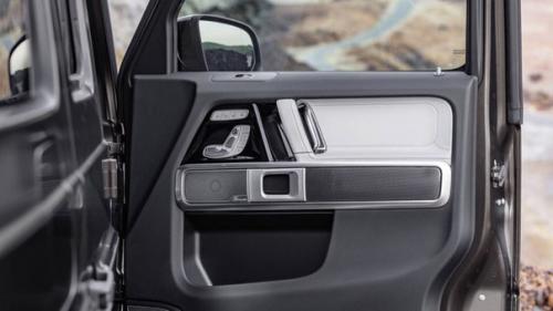 Mercedes показал салон гелендвагена нового поколения. 04