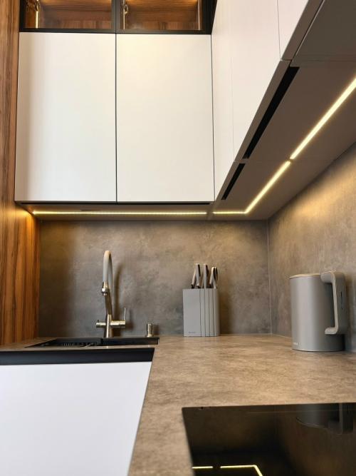 Как спрятать кухню в общем пространстве, чтобы она не перетягивала внимание на себя? 04 Как спрятать кухню в общем пространстве, чтобы она не перетягивала внимание на себя? 04