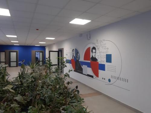 Школьное образование становится более разнонаправленным, что непосредственно отражается на внешнем виде и внутреннем устройстве школ. 05