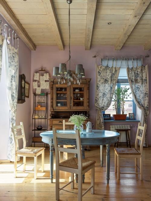 Необычная квартира с чердаком и дачной атмосферой в Минске. 02