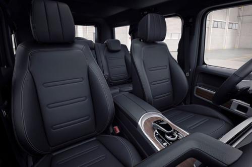 Mercedes показал салон гелендвагена нового поколения. 08