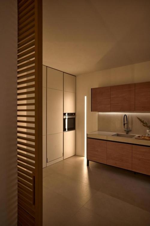 Реализованный интерьер минималистичной квартиры без верхнего освещения в Тюмени. 01