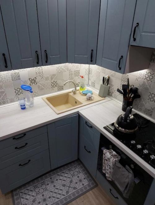 Небольшая кухня. В приятной цветовой гамме. 02