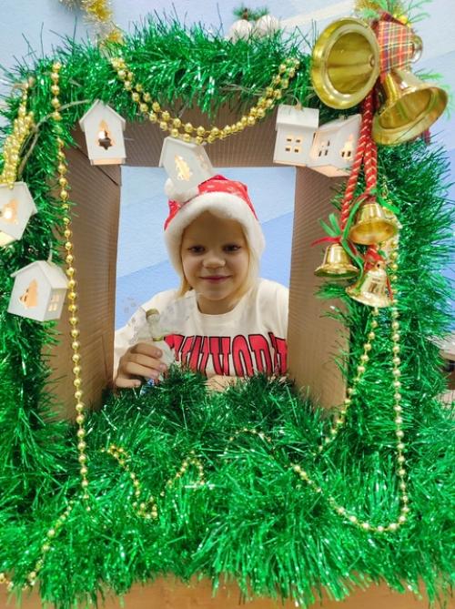 Рождественский ангел. Рождественский ангел - популярное праздничное украшение, традиционно размещаемое на самой верхушке рождественской елки. 07