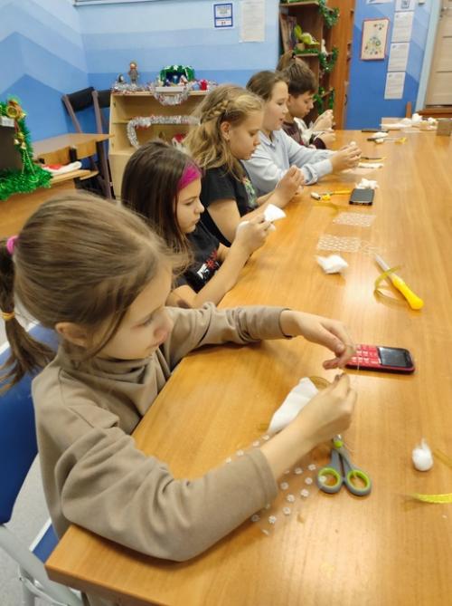 Рождественский ангел. Рождественский ангел - популярное праздничное украшение, традиционно размещаемое на самой верхушке рождественской елки. 04