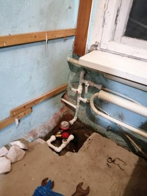 Достался мне старенький домик, пришлось нелегко, но я справился. 04