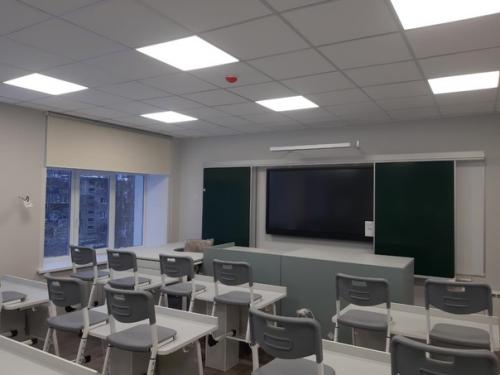 Школьное образование становится более разнонаправленным, что непосредственно отражается на внешнем виде и внутреннем устройстве школ. 01