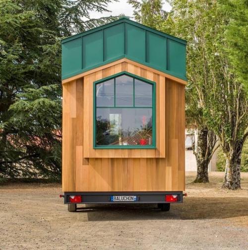 Очень маленький дом на колёсах. 02