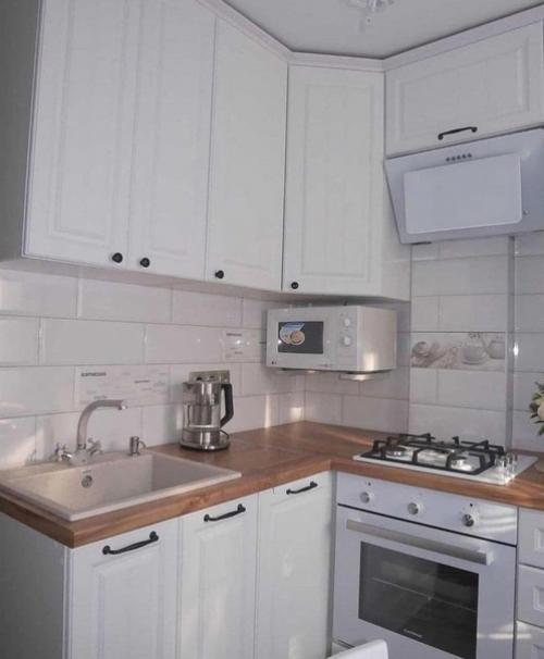 Небольшая кухня. В белом цвете. 03