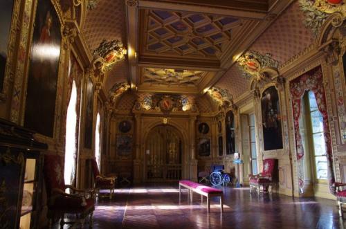 Замок ментенон (фр.  Ch? 04