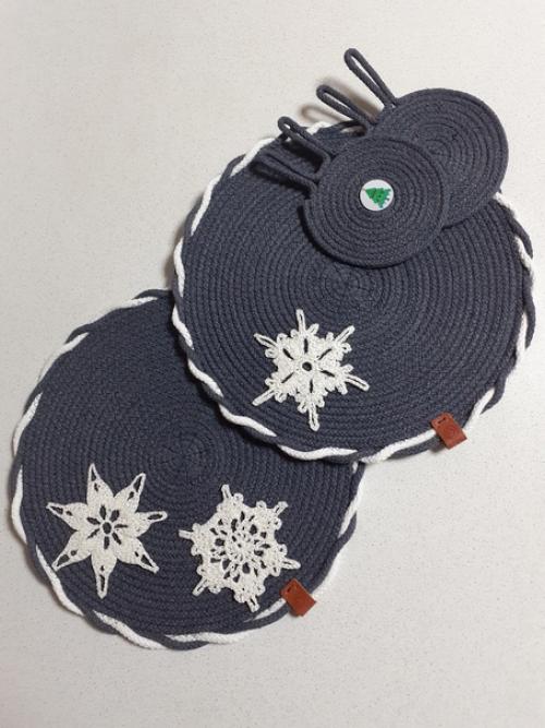 В преддверии наступающего нового года хочу порадовать вас своими рукоделками. 01