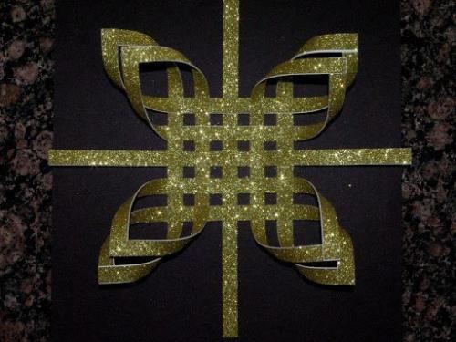 Объемная снежинка - верхушка на елку из красивых лент? 05