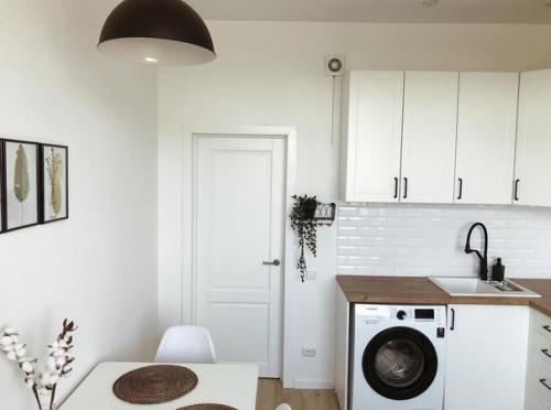 Преображение кухни. Основной цвет - белый. 01