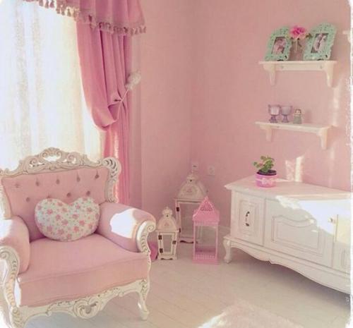 Составляя интерьер для квартиры, важно продумать все необходимые детали и мелочи. 04