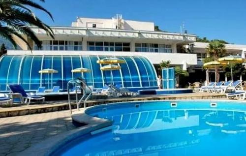 Топ 10 отелей в Черногории. 01