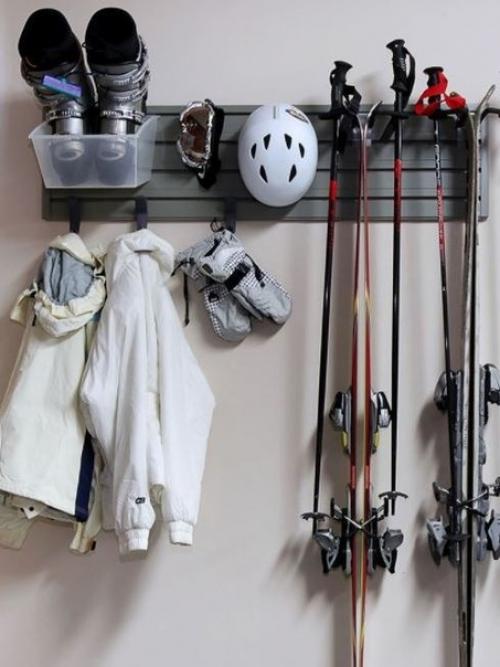 Вопрос интересный: где хранить лыжи и сноуборды? 01