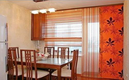 Шторы на кухню с балконной дверью: советы по оформлению. 03